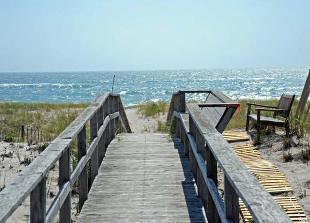 Property at 900 Dune Rd, Westhampton Beach, NY 11978, 5 beds, 3 baths