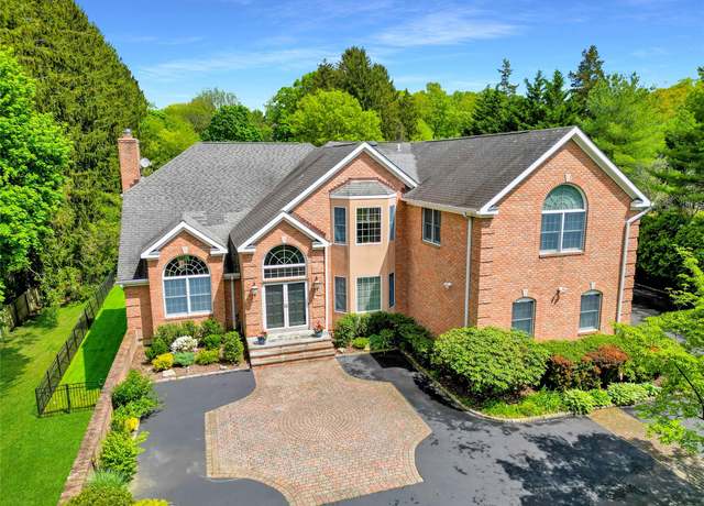 Property at 20 Chauncey Pl, Woodbury, NY 11797, 7 beds, 4.5 baths