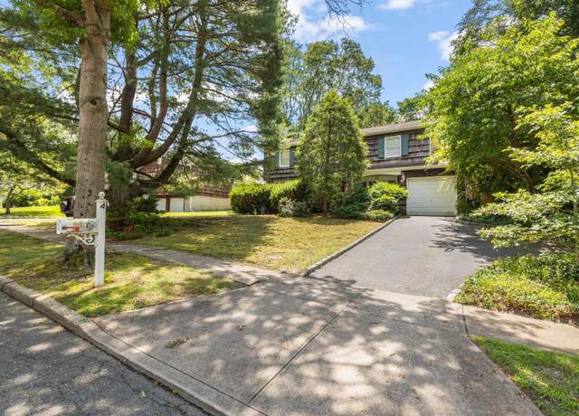 Property at 4 Eileen Ct, Commack, NY 11725, 4 beds, 2.5 baths