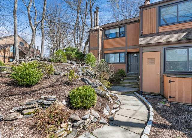 Property at 96 Round Hill Road Rd, Dobbs Ferry, NY 10522, 2 beds, 1.5 baths