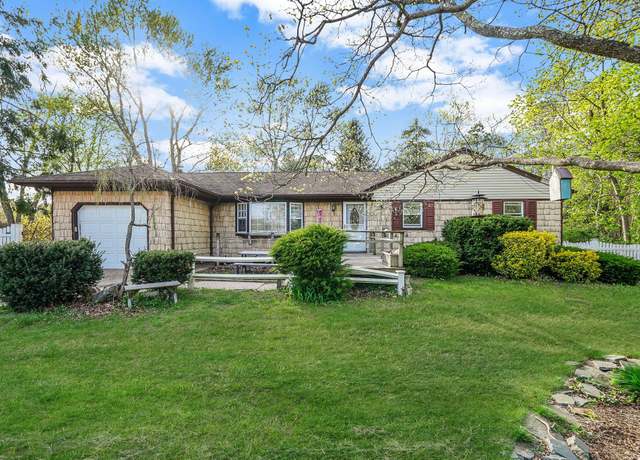 Property at 210 Oakdale Bohemia Rd, Bohemia, NY 11716, 3 beds, 1.5 baths