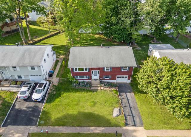 Property at 6 Mcgovern Dr, Garnerville, NY 10923, 4 beds, 2 baths