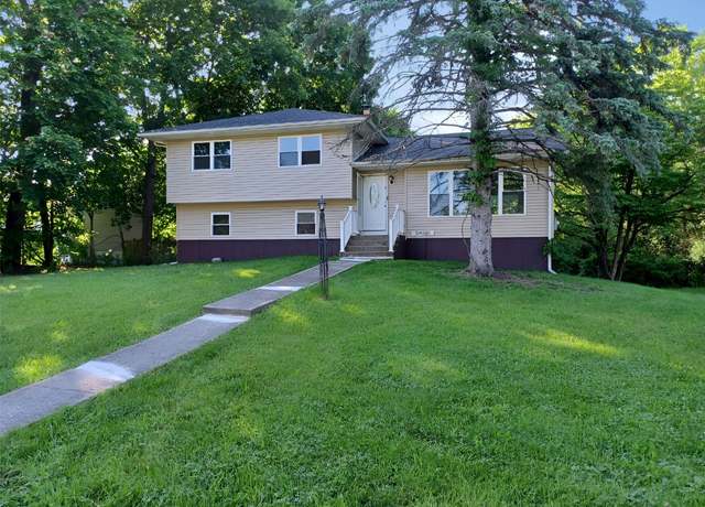 Property at 14 Laddie Rd, Middletown, NY 10941, 3 beds, 2 baths