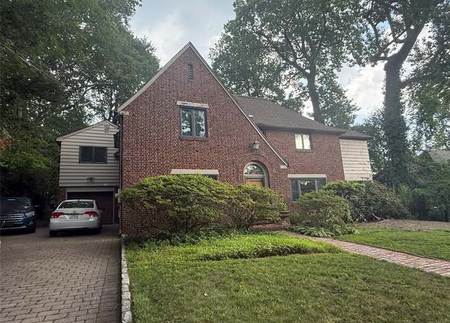 Property at 3 Buckingham Pl, Great Neck, NY 11021, 5 beds, 4 baths