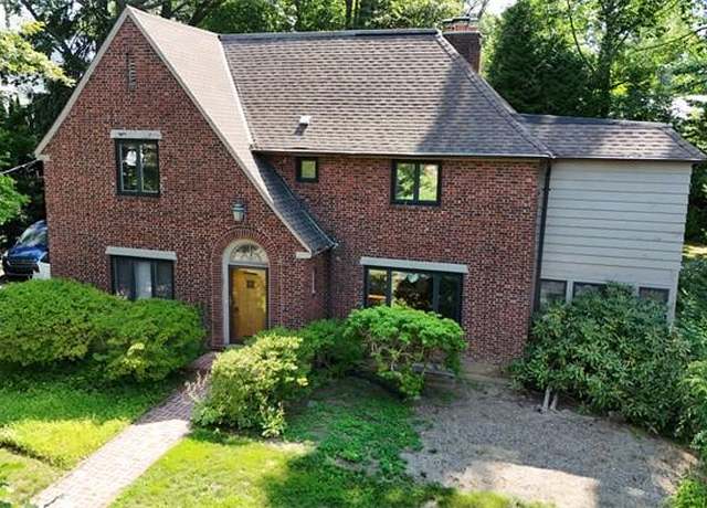 Property at 3 Buckingham Pl, Great Neck, NY 11021, 5 beds, 4 baths