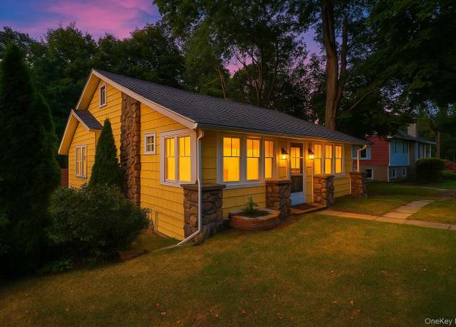 Property at 23 Highland Ave, Monroe, NY 10950, 2 beds, 1 bath