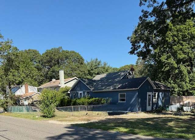 Property at 39 Teed St, Huntington Station, NY 11746, 4 beds, 2 baths