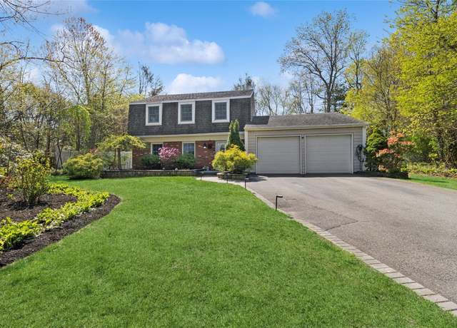 Property at 11 W Parsons Ct, Setauket, NY 11733, 3 beds, 2.5 baths