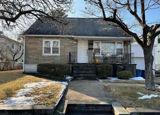 Property at 23 Marwood Rd N, Port Washington, NY 11050