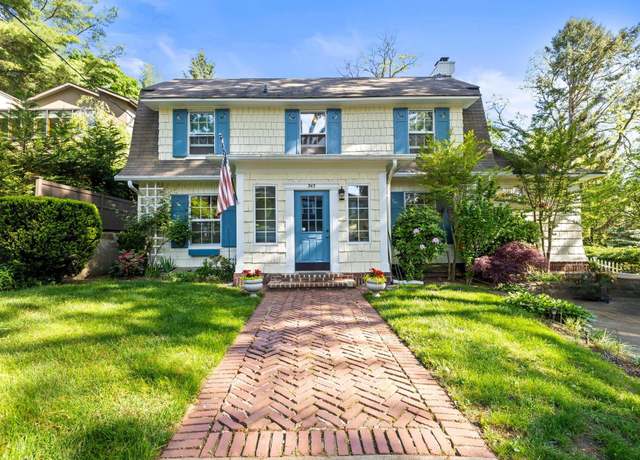 Property at 343 Ridge Rd, Douglaston, NY 11363, 3 beds, 2.5 baths