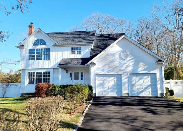 Property at 89 Railroad Ave, Center Moriches, NY 11934, 4 beds, 2.5 baths