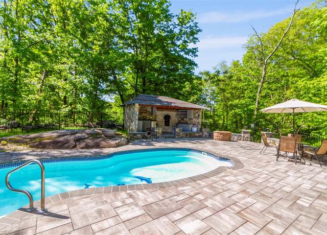 Property at 3 Curry Spur, Mahopac, NY 10541, 2 beds, 2.5 baths