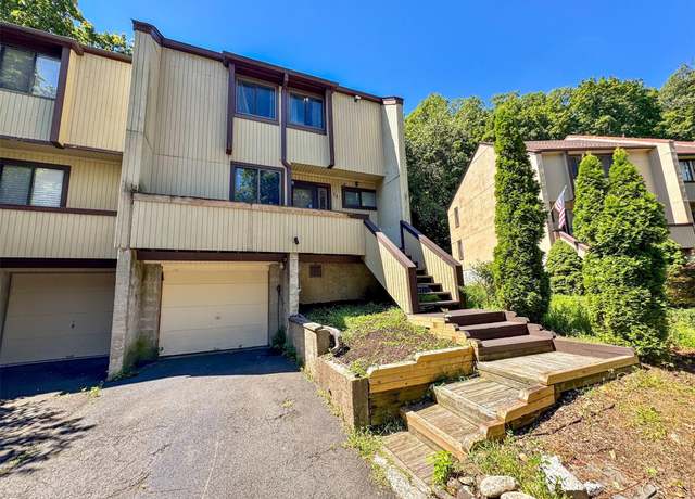 Property at 11 Rockledge Dr, Suffern, NY 10901, 2 beds, 1.5 baths