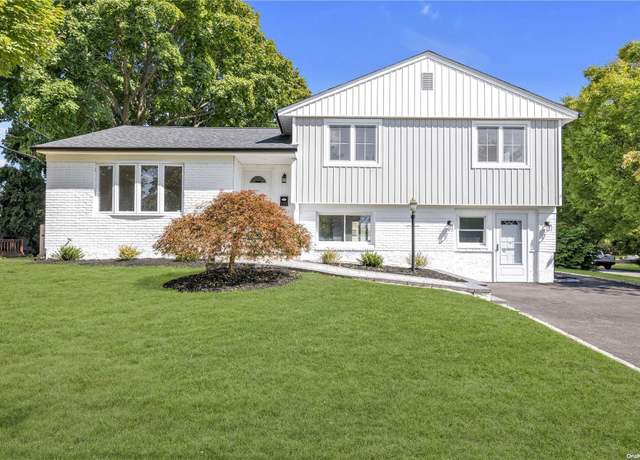 Property at 101 Grohmans Ln, Plainview, NY 11803, 6 beds, 4 baths