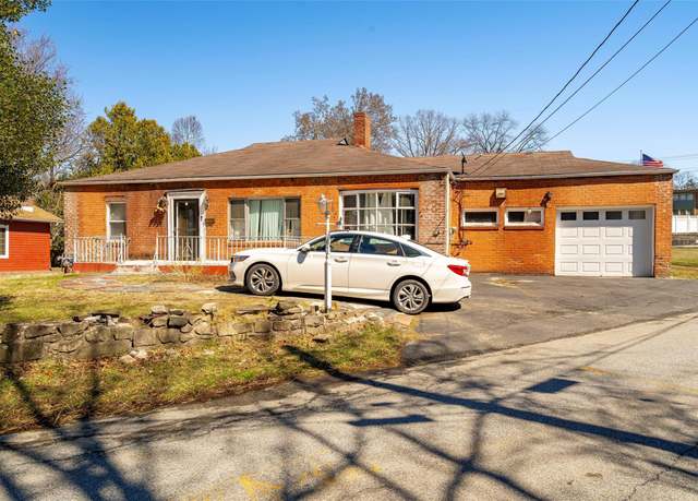 Property at 23 Crescent Ave, Newburgh, NY 12550, 3 beds, 1.5 baths