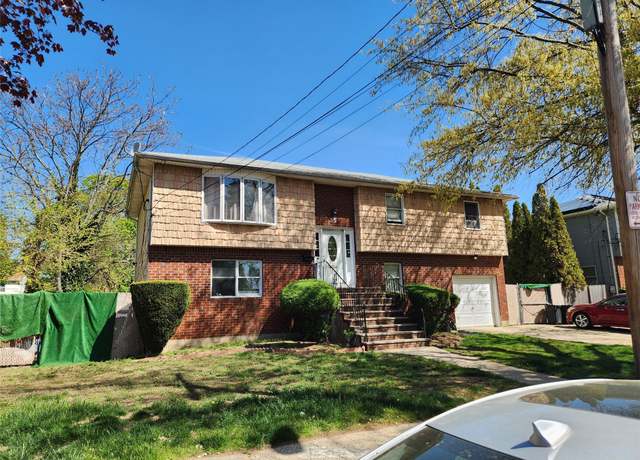 Property at 35 Mulford Pl, Hempstead, NY 11550, 6 beds, 2.5 baths