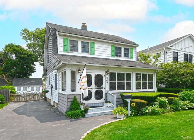 Property at 2067 Jackson Ave, Seaford, NY 11783, 3 beds, 2.5 baths