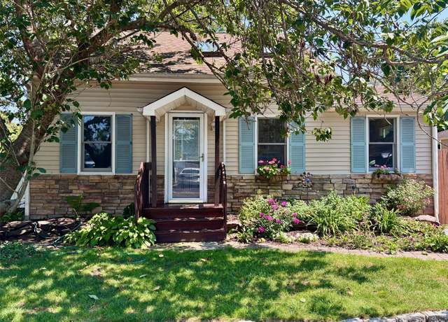 Property at 1529 Carl Ave, Holbrook, NY 11741, 3 beds, 1 bath