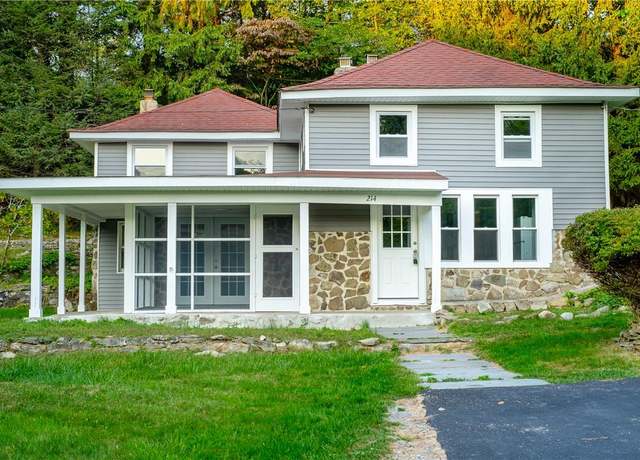 Property at 214 Spruce Rd, Middletown, NY 10940, 2 beds, 2.5 baths