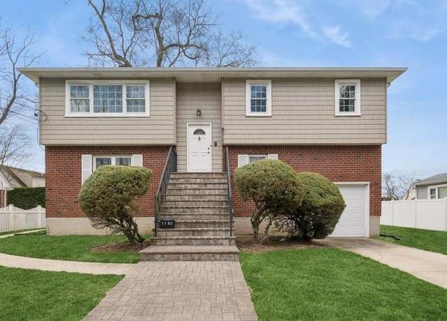 Property at 1702 Lakeview Ave, Seaford, NY 11783, 5 beds, 2 baths