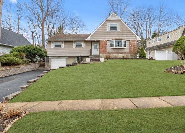 Property at 63 Ravenwood Dr, Kings Park, NY 11754, 4 beds, 3 baths