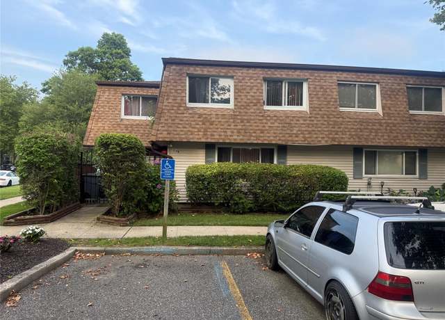 Property at 78 Feller Dr, Central Islip, NY 11722, 3 beds, 1.5 baths