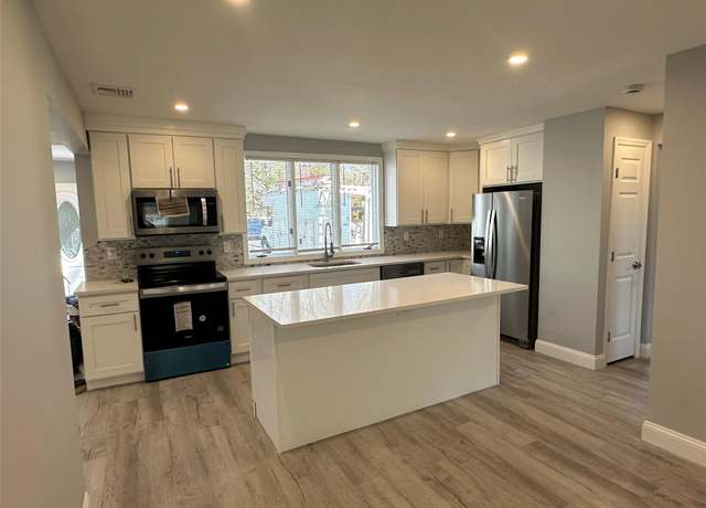 Property at 60 S Swezeytown Rd, Middle Island, NY 11953, 3 beds, 1 bath