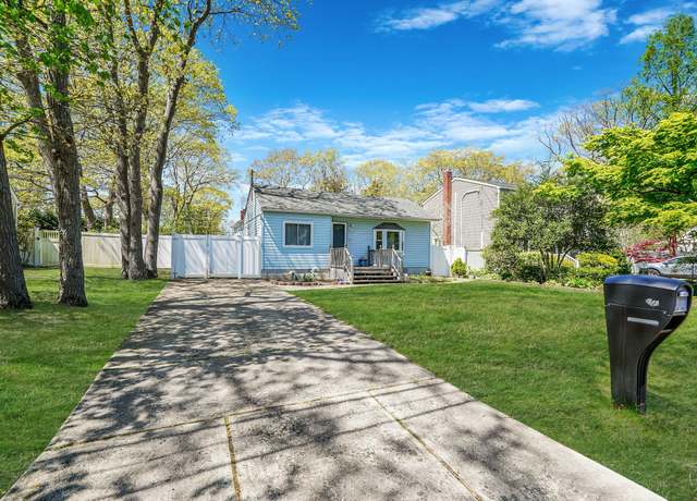 Property at 72 Wendy Dr, Farmingville, NY 11738, 3 beds, 2 baths