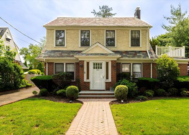 Property at 265 Brower Ave, Rockville Centre, NY 11570, 4 beds, 1.5 baths