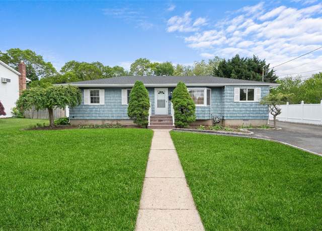 Property at 146 Geneva St, Bay Shore, NY 11706, 3 beds, 1 bath
