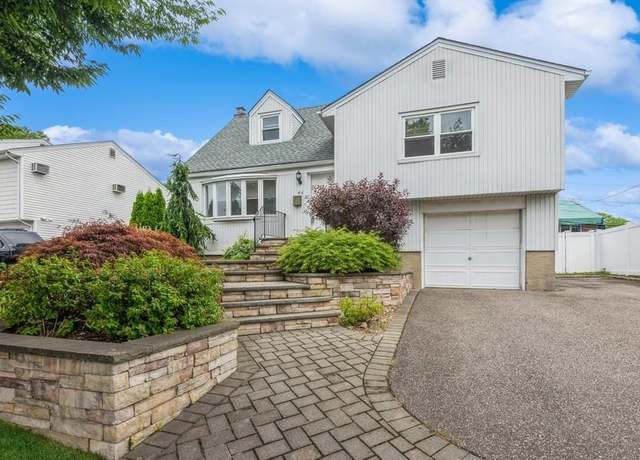 Property at 44 Garnet Ln, Plainview, NY 11803, 3 beds, 2.5 baths