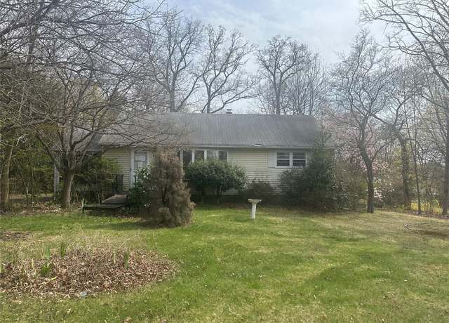 Property at 11 Clover Dr, West Nyack, NY 10994, 2 beds, 1 bath