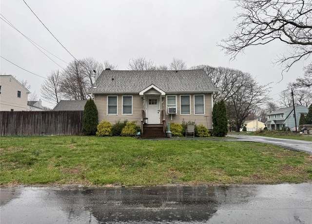 Property at 3 Ocean Ave, Mastic, NY 11950, 3 beds, 2 baths