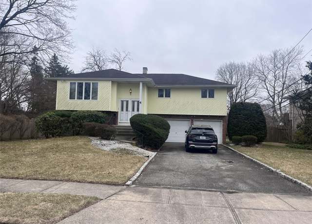 Property at 4 Farmstead Rd, Commack, NY 11725, 4 beds, 2.5 baths