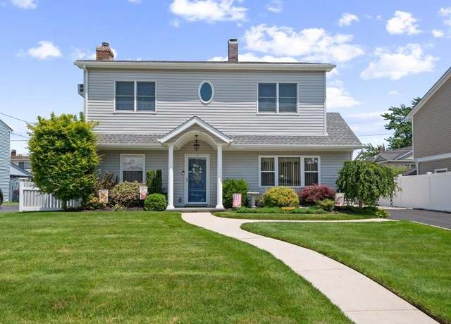 Property at 37 Swan Ln, Levittown, NY 11756, 5 beds, 2 baths