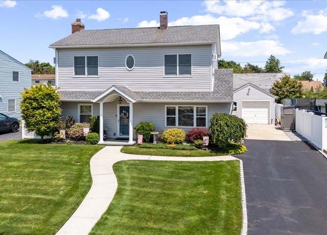 Property at 37 Swan Ln, Levittown, NY 11756, 5 beds, 2 baths