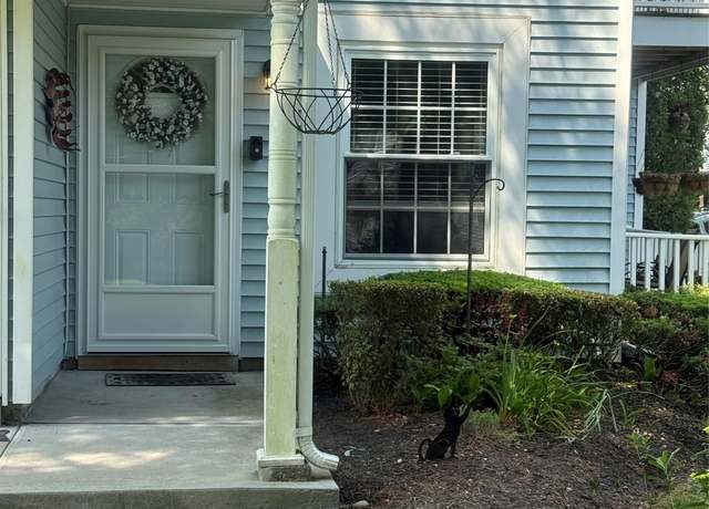 Property at 310 Fairview Cir, Middle Island, NY 11953, 2 beds, 1.5 baths
