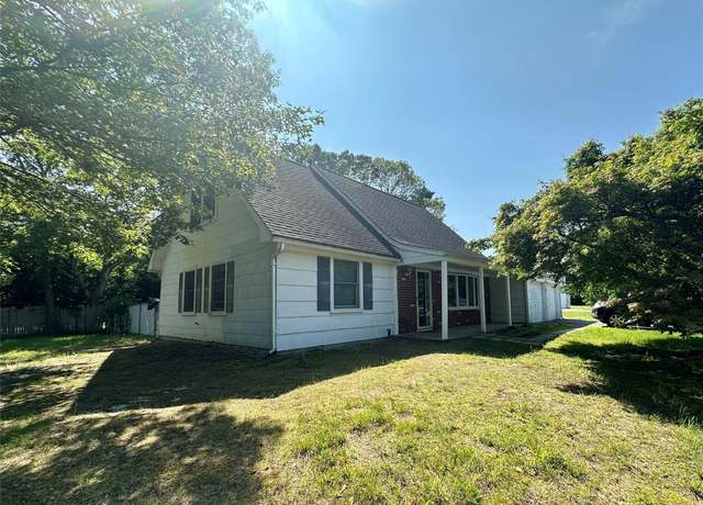 Property at 2 Hamilton Ct, Coram, NY 11727, 4 beds, 2 baths
