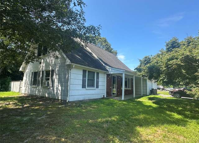 Property at 2 Hamilton Ct, Coram, NY 11727, 4 beds, 2 baths
