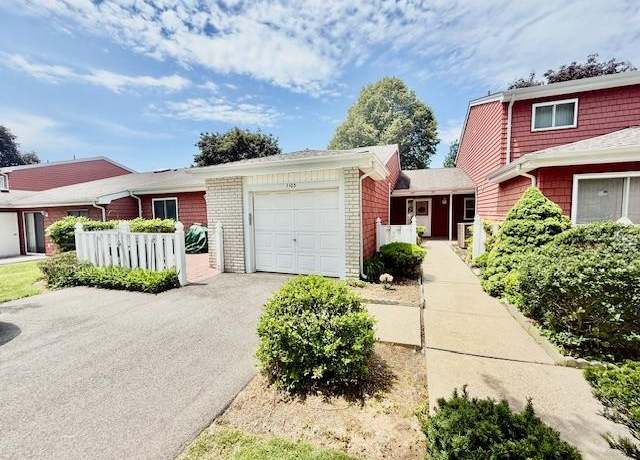 Property at 1104 Drew Dr, Saint James, NY 11780, 1 bed, 1 bath