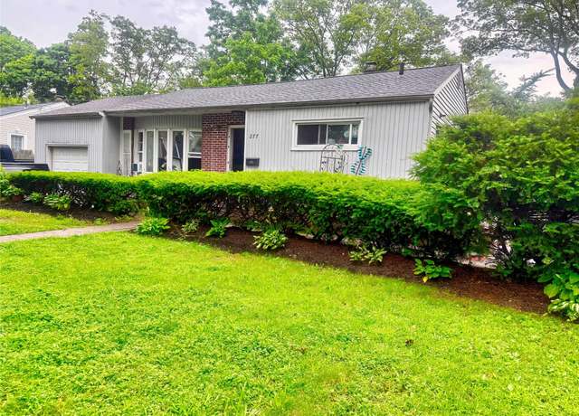 Property at 277 Phyllis Dr, Patchogue, NY 11772, 3 beds, 1 bath