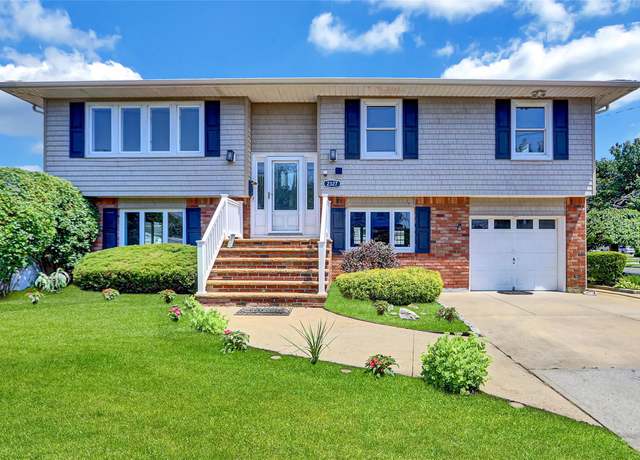 Property at 2327 Mattituck Ave, Seaford, NY 11783, 5 beds, 2 baths