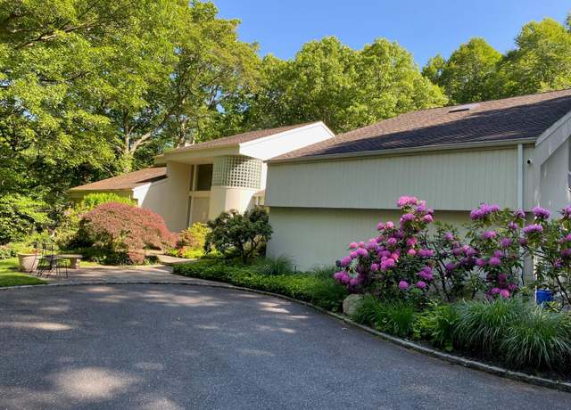 Property at 5 Saddle Ct, Oyster Bay Cove, NY 11771, 5 beds, 3.5 baths