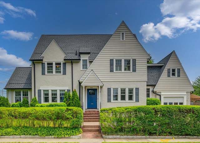 Property at 400 Manor Ridge Rd, Pelham, NY 10803, 4 beds, 3.5 baths
