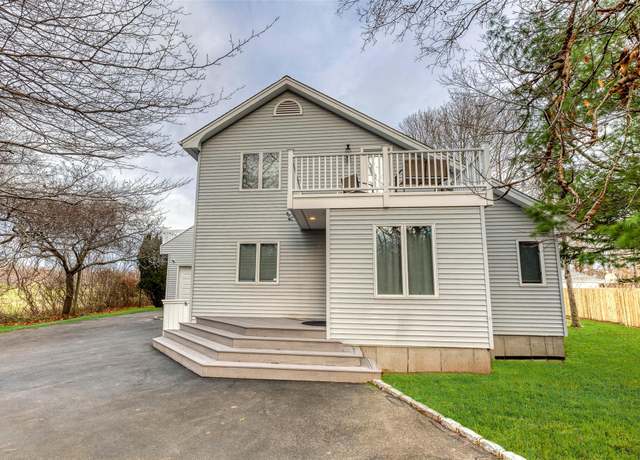 Property at 100 Manor Ln, Jamesport, NY 11947, 3 beds, 2 baths