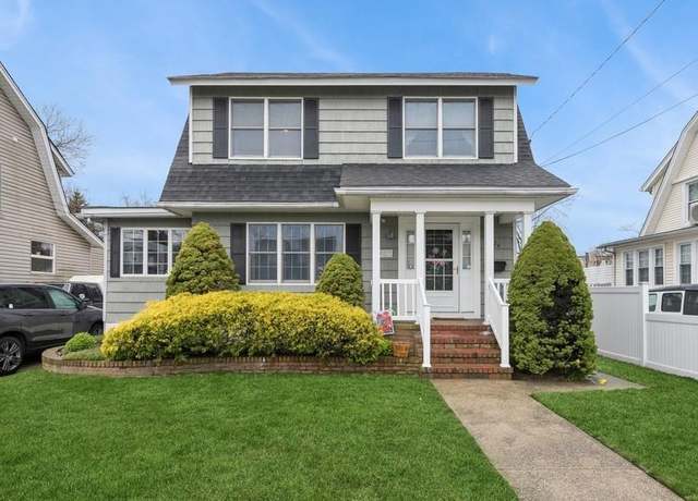 Property at 424 Midwood Ave, Bellmore, NY 11710, 3 beds, 1.5 baths