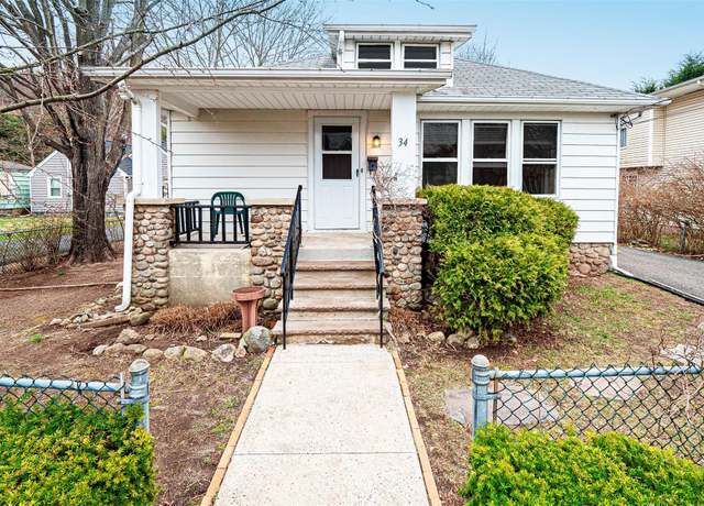 Property at 34 Grant St, Sloatsburg, NY 10974, 3 beds, 1 bath