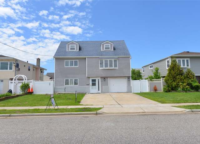 Property at 662 S Ocean Ave, Freeport, NY 11520, 4 beds, 3 baths