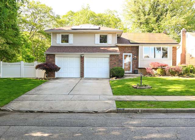 Property at 1651 John St, North Merrick, NY 11566, 3 beds, 1.5 baths
