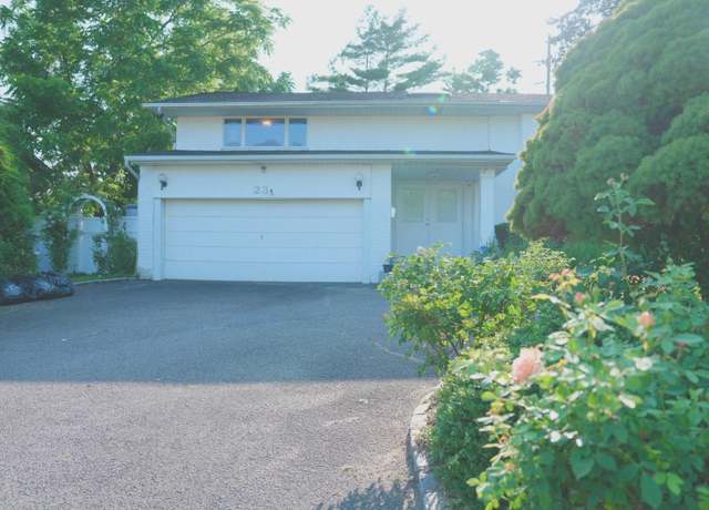 Property at 23 Clinton Ln, Jericho, NY 11753, 4 beds, 2.5 baths
